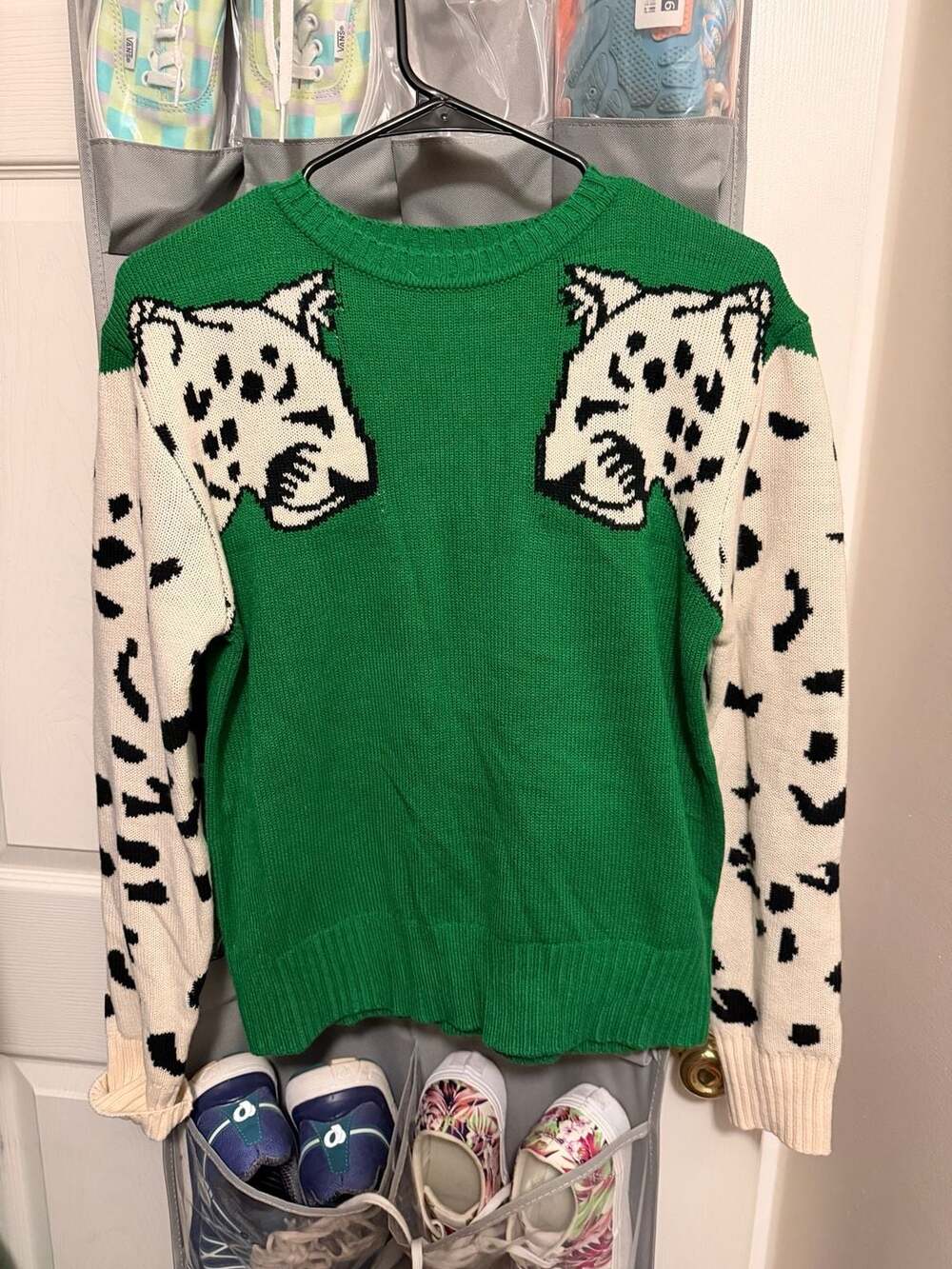 SHEIN Green Leopard Contrast Sleeve Pullover Sweater